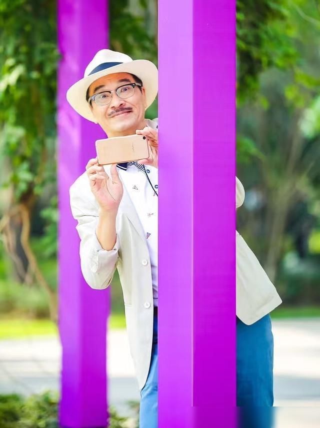 释小龙吴孟达久违同框引回忆杀，一个长大了，一个也真的老了！