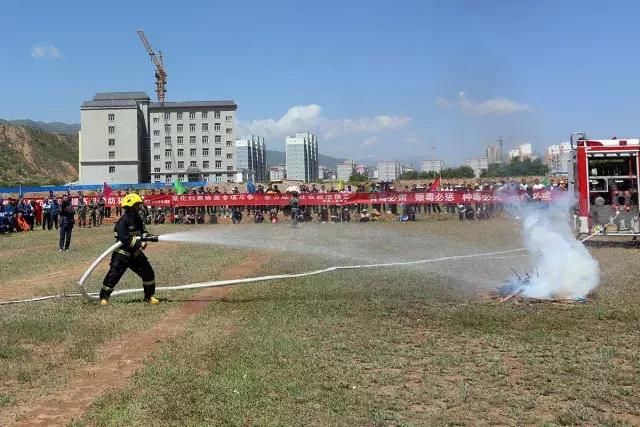 “荷枪实弹”！漳县的滨河路上场面燃爆啦！