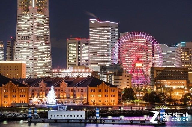 大C游世界 经典构图下的港湾夜景和烟花