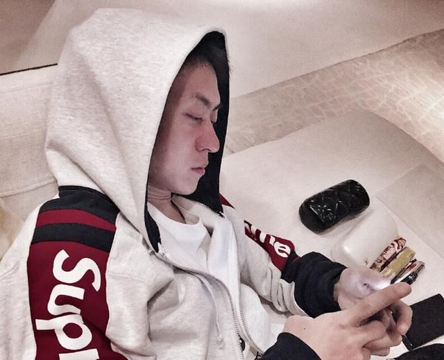 网游界最大神豪秦奋抽奖送奔驰汽车,引来近百