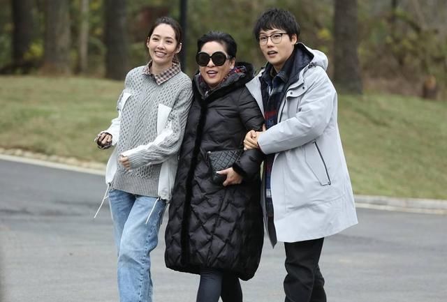 郭碧婷爸爸懒理女儿产豪门女，分享晚餐还喝小酒，态度冷静无波澜