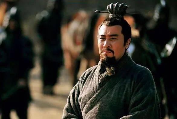 曹操死后,曹丕为什么要斩杀刘备遣去吊丧的?