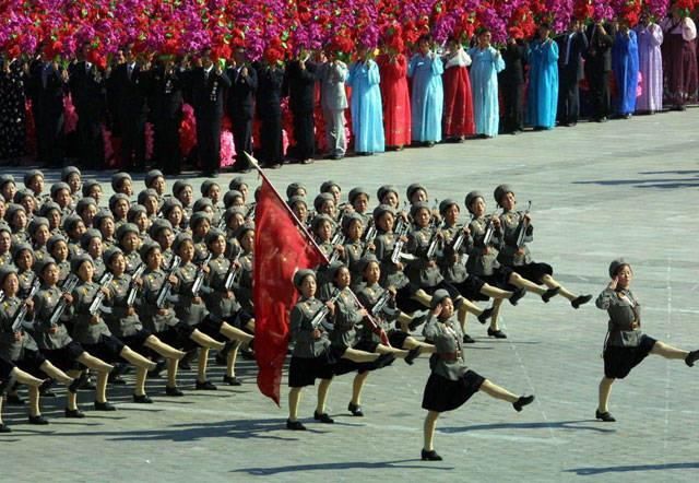 女兵是世界各国阅兵式上的“靓丽风景”!