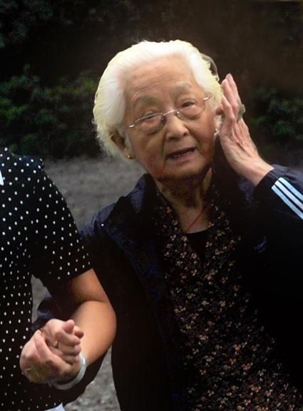 妹妹远嫁,哥哥白痴,媳妇为瘫痪婆婆撑起一片蔚