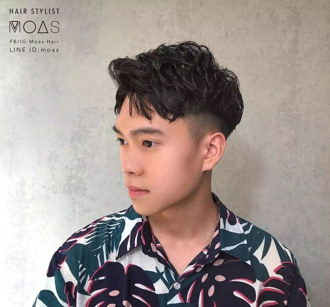 男生没有“锡纸烫”也很帅,这几款夏季潮流发型很流行! bwin平台官方网站