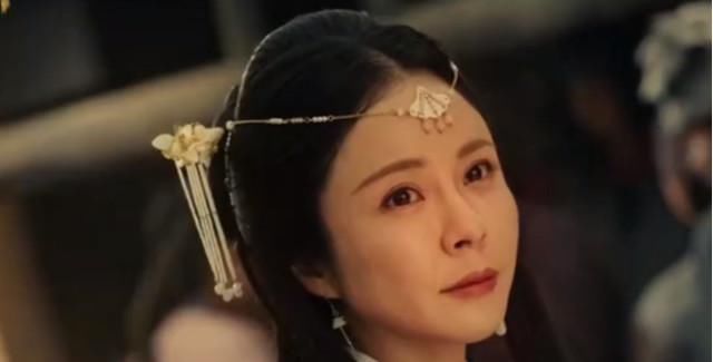 双耳失聪的他曾红过吴京，为娶娇妻抛弃妻女，如今怎样了？