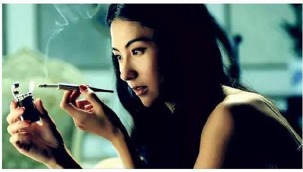 影视剧中女星的抽烟造型,舒淇性感,倪妮销魂,刘