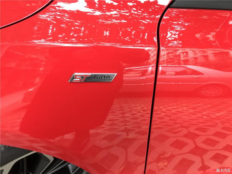 综合考虑下,还是选了新福克斯两厢ST-LINE