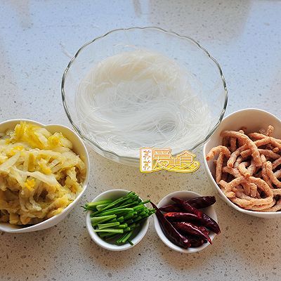 鲜辣爽口的快手下饭菜——酸菜粉儿