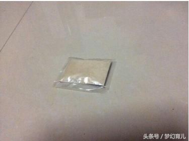 切开一个它，锅里煮个水，孩子咳嗽喝半碗，咳止不反复！