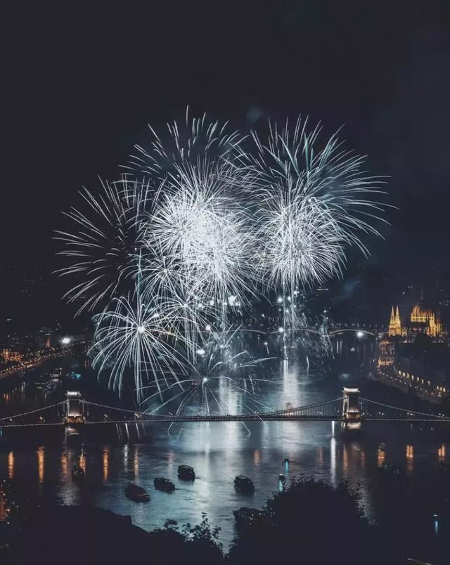 英语美文The black dot 白纸黑点