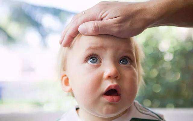 为什么宝宝打吊针要把针扎在脑袋上?这3个原