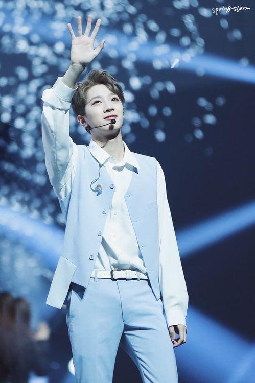 WannaOne赖冠霖自爆中学被排挤,感激对方让