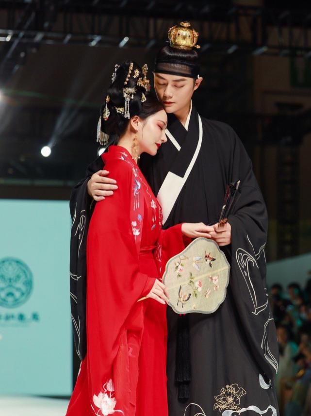华裳九州汉服走秀到底怎么了？频繁上多次热搜，原因竟是因为这个