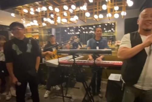 杨坤不服孙楠唱自己名曲？现场上演巅峰对决，旁边李亚鹏煽风点火