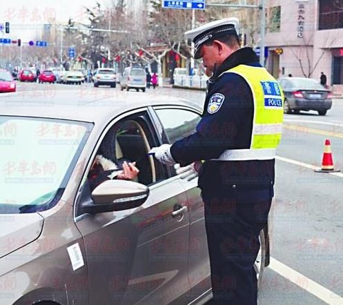 交警提醒：开车忘带驾照也别慌，这三种情况不算无证驾驶！