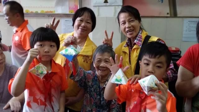 荔湾|怡康养老院老人们提前过端午,芳村小学孩