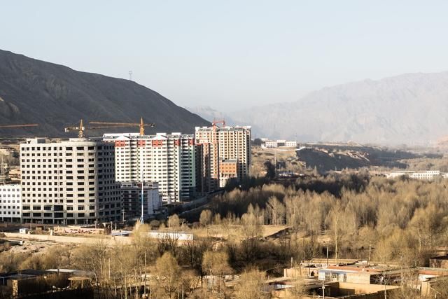 县城房地产市场成功逆袭,有人士呼吁应该抓紧实行调控措施