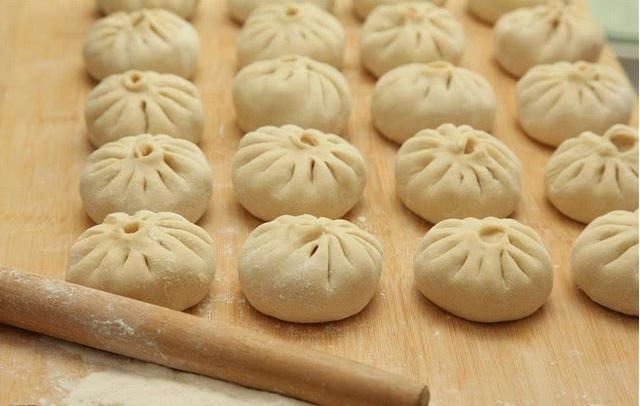 用这道菜做包子馅,蒸出来的包子香喷喷每隔几