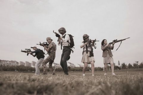 大学生创业开公司 拍“吃鸡”毕业照致敬青春