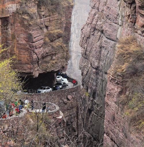 贵州深山藏中国最危险村子，2000年前建于悬崖峭壁，全村300多人