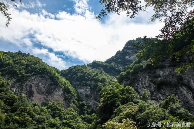 距西安约2小时路程，有个天然的彩虹瀑布，每天仅有5小时观赏时间