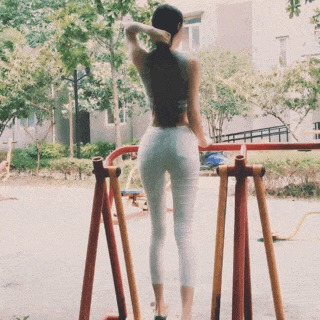 谁家的熊孩子啊,这一下得好几万吧  还可以再直点不,会一字马的姑娘就