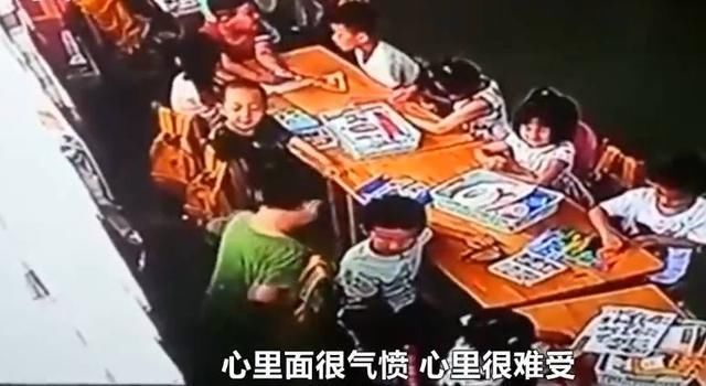 震惊了,幼儿园小班长棍子抽打十几名同学,老师