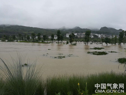 贵州多地出现暴雨天气