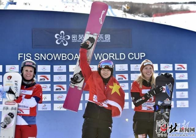 单板滑雪平行项目世界杯在崇礼举行 中国女选