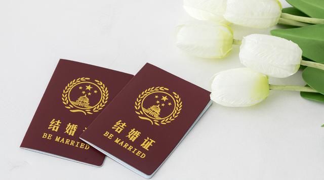 中国婚姻法规定男女多少岁可以领结婚证?