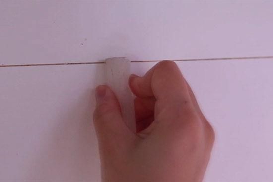 厨房瓷砖缝厚油烟,天天擦太痛苦了!老阿姨一招