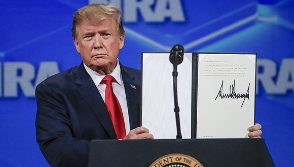 特朗普宣布退出《武器贸易条约》,白宫:一些武