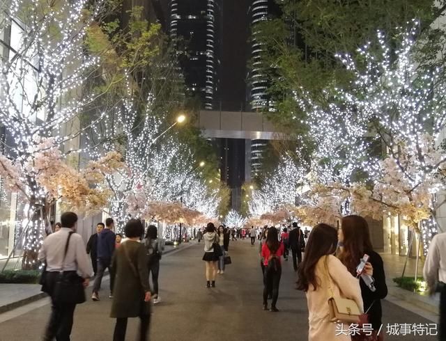 深圳南山万象天地，不仅是购物天地，到了晚上还是拍摄之地