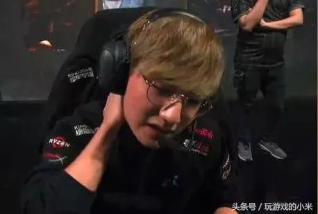 英雄联盟lol：MSI季中赛RNG觉醒 外国吹的更厉害说UZI不是地球人