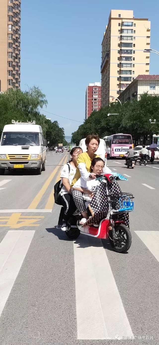 不按规定车道行驶