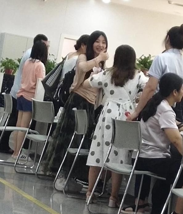 直播卖货后,柳岩被曝现身老家一口气买10套房 直播卖货后,柳岩被曝现身老家一口气买10套房