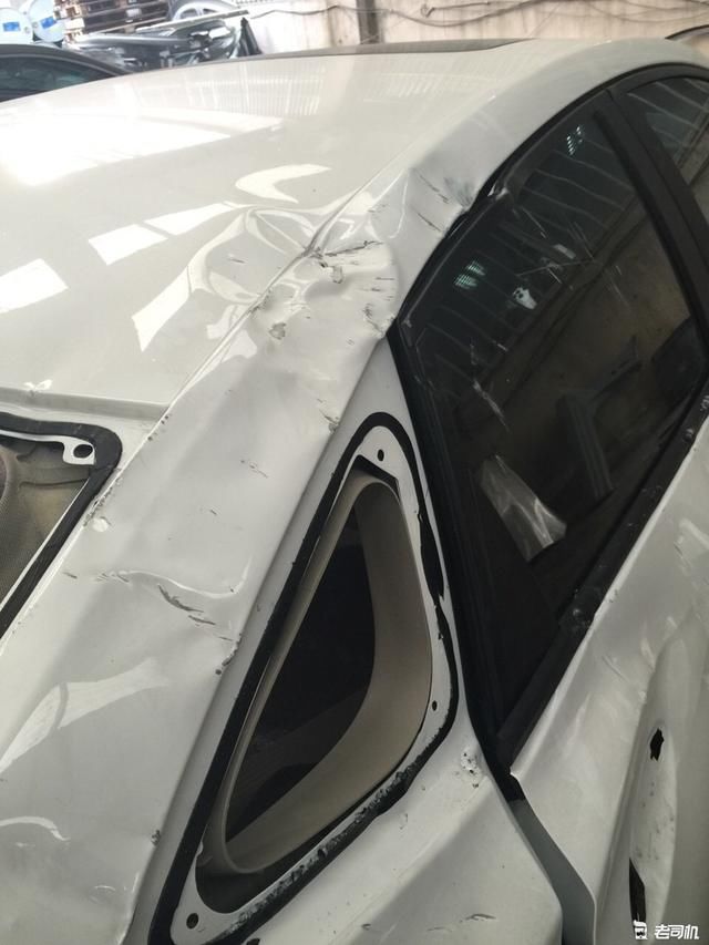 万般无奈:一千公里新车被墙砸了个底掉,还能说