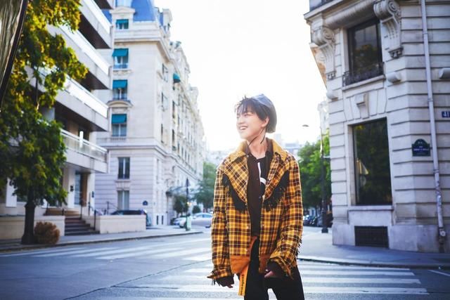 钱正昊探访时尚之都巴黎 时尚气质凸显