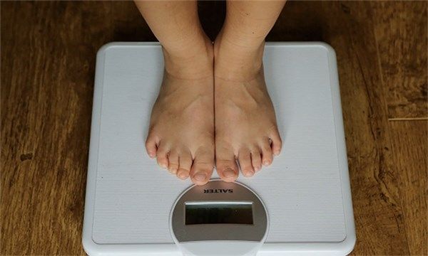 科学家说30年后全球1\/4的人是胖子，吓得我喝了口肥宅快乐水