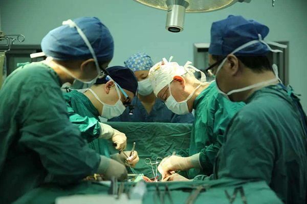 心绞痛反复发作该药物治疗还是手术?