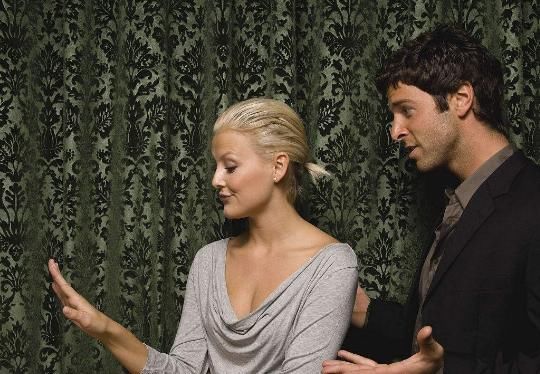 感情需要两个人一起付出,爱他并不是要卑微到