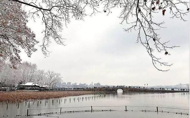 西湖的断桥残雪如此美丽,我却想起了许嵩,还有谁记得他?