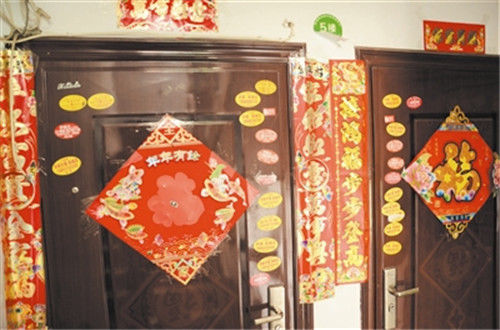 防盗门上的小广告怎么清除 防盗安全门保养妙