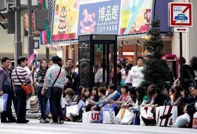 中国游客去日本旅游,为什么喜欢购物呢?游客:
