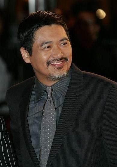 《上海滩》和《赌神》最佳男主角,身价50亿,开