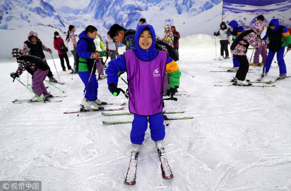 石家庄：娃娃滑雪度暑假