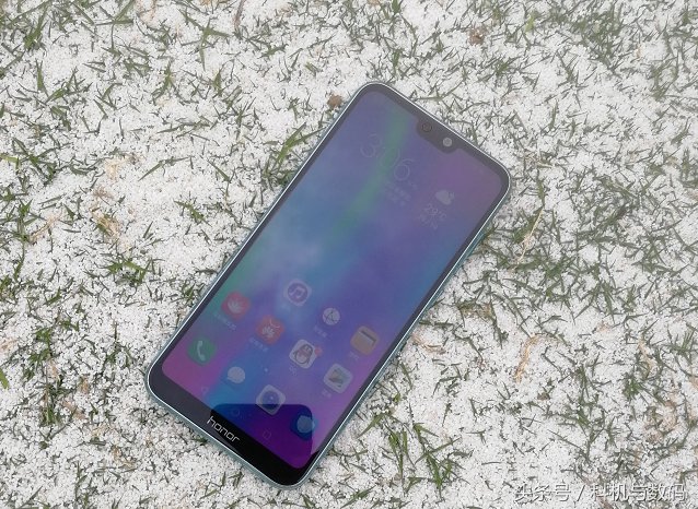 华为前几天的新机荣耀9i,虽然立马就被大众遗