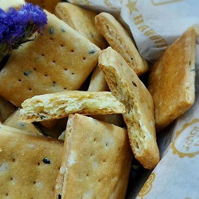 芝麻奶盐苏打饼干