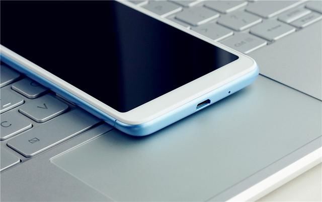 小米每月新机发布:后置双摄+抬手亮屏人脸解锁